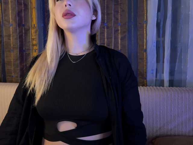 maksisisia's BongaCams show and profile