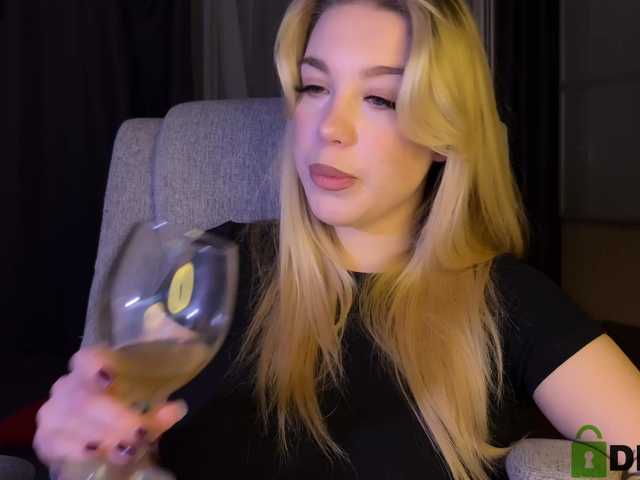 maksisisia's BongaCams show and profile