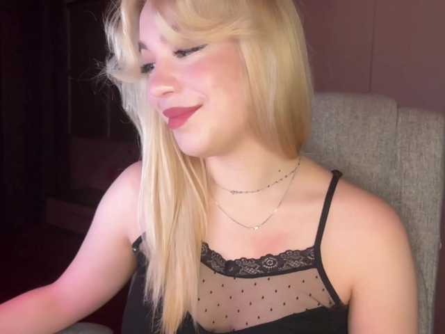 maksisisia's BongaCams show and profile