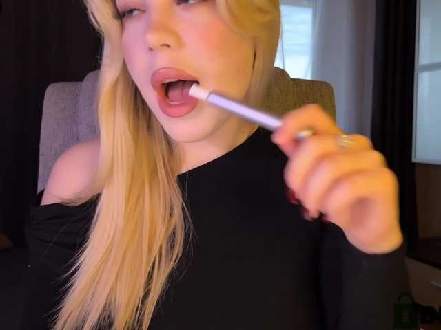 maksisisia's BongaCams show and profile