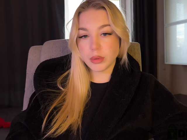 maksisisia's BongaCams show and profile