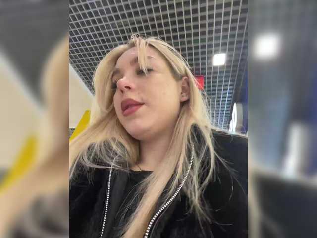 maksisisia from BongaCams is Freechat
