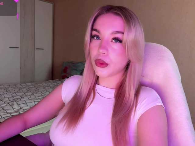 maksisisia's BongaCams show and profile