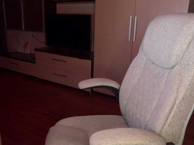 maksisisia's BongaCams show and profile