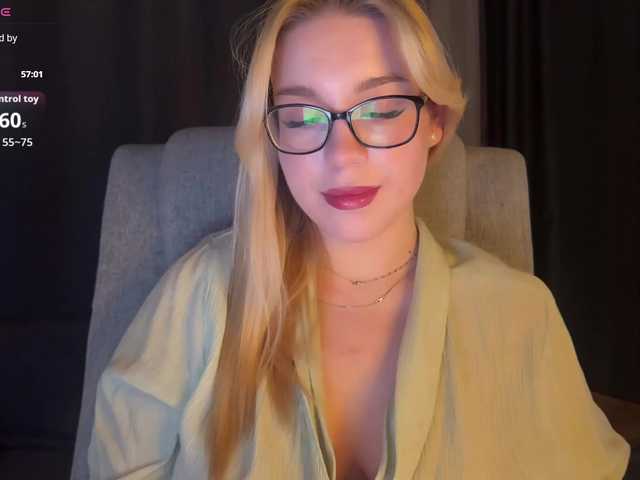 maksisisia's BongaCams show and profile