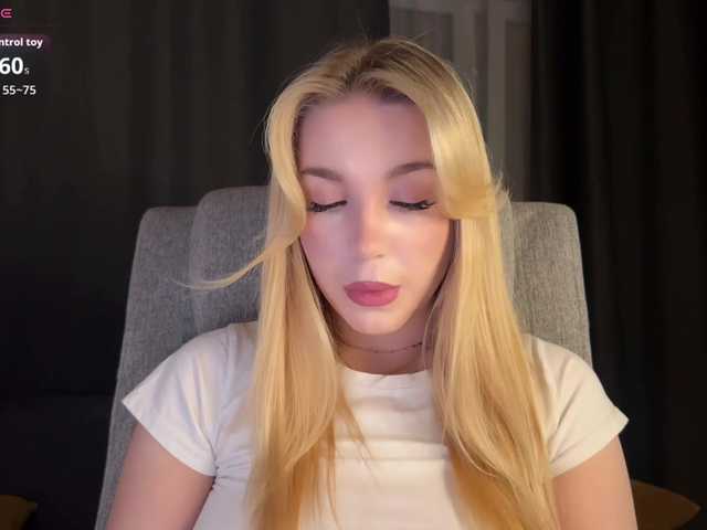 maksisisia's BongaCams show and profile