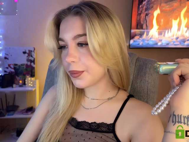 maksisisia's BongaCams show and profile