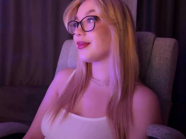 maksisisia's BongaCams show and profile