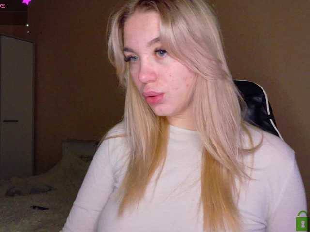 maksisisia's BongaCams show and profile
