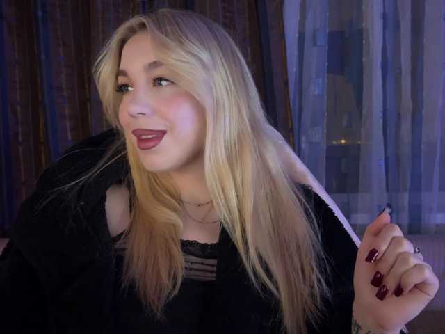 maksisisia's BongaCams show and profile