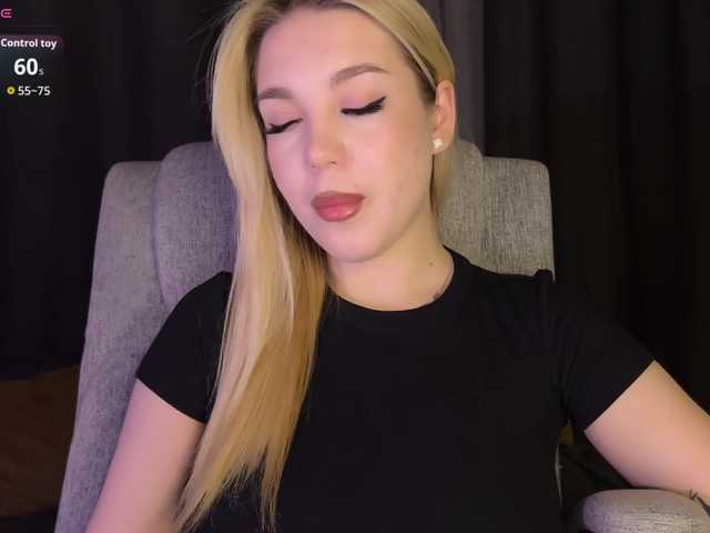 maksisisia's BongaCams show and profile