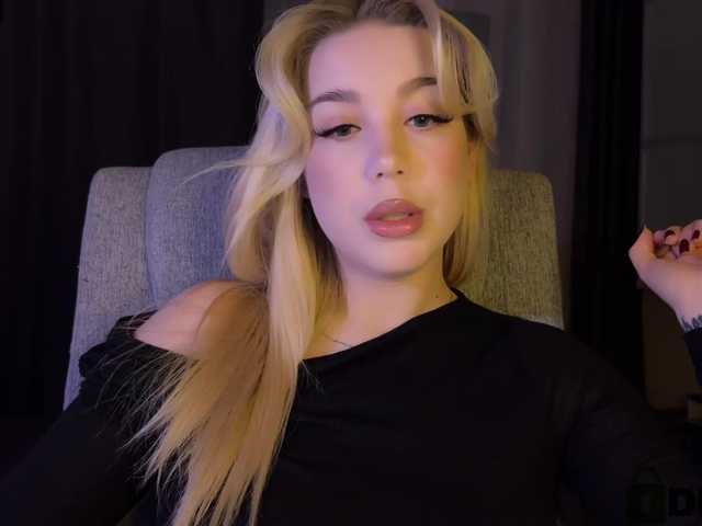 maksisisia's BongaCams show and profile