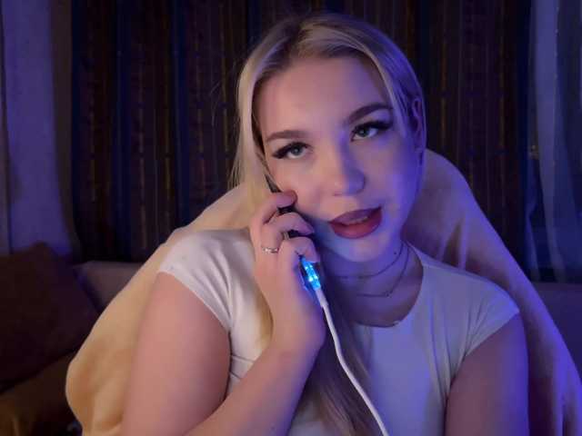 maksisisia's BongaCams show and profile