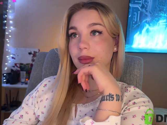 maksisisia's BongaCams show and profile