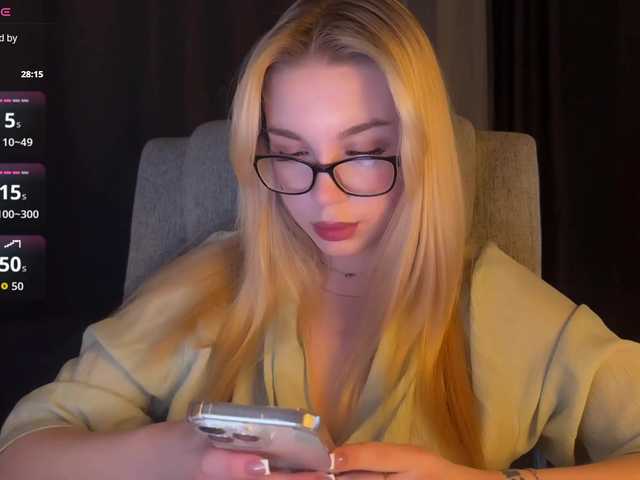 maksisisia's BongaCams show and profile