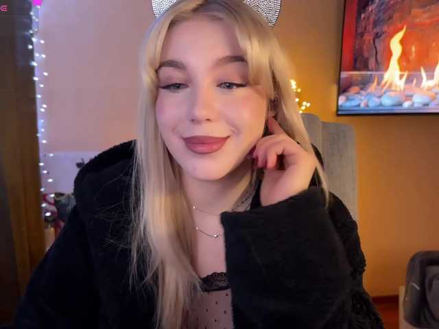 maksisisia's BongaCams show and profile