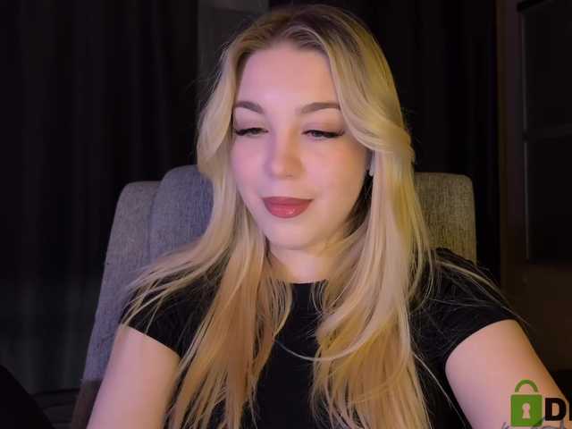 maksisisia's BongaCams show and profile