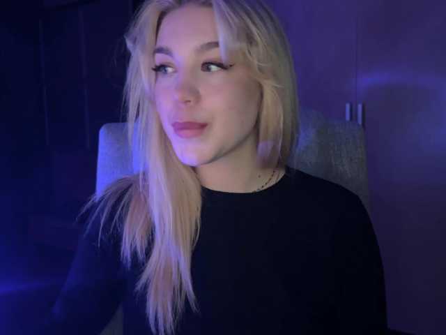 maksisisia's BongaCams show and profile