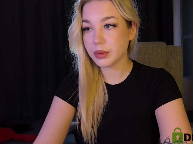 maksisisia's BongaCams show and profile