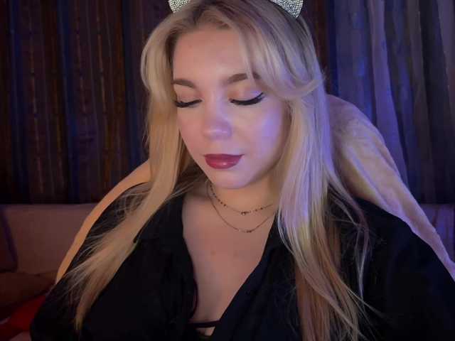 maksisisia's BongaCams show and profile