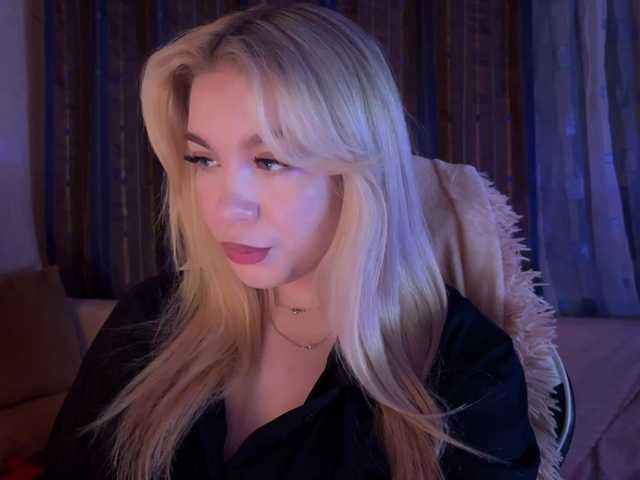 maksisisia's BongaCams show and profile