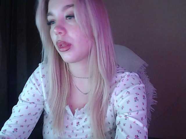 maksisisia's BongaCams show and profile