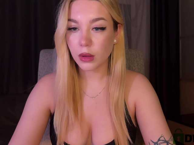 maksisisia's BongaCams show and profile