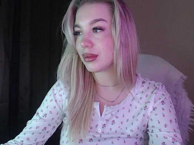 maksisisia's BongaCams show and profile