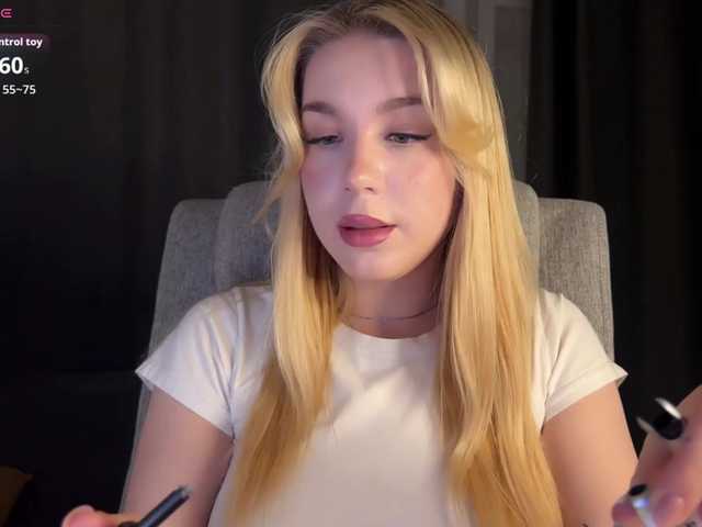 maksisisia's BongaCams show and profile