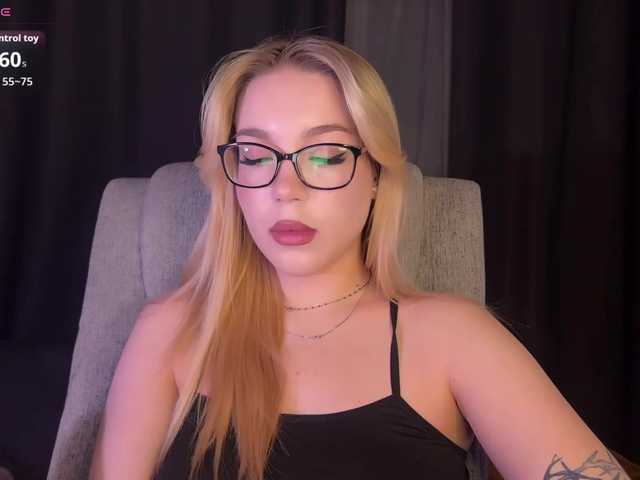 maksisisia's BongaCams show and profile