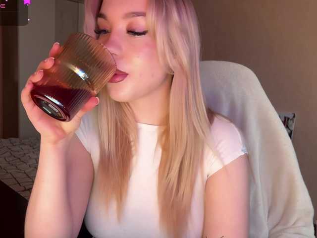 maksisisia's BongaCams show and profile