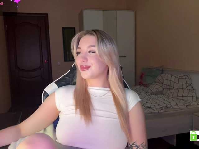maksisisia's BongaCams show and profile