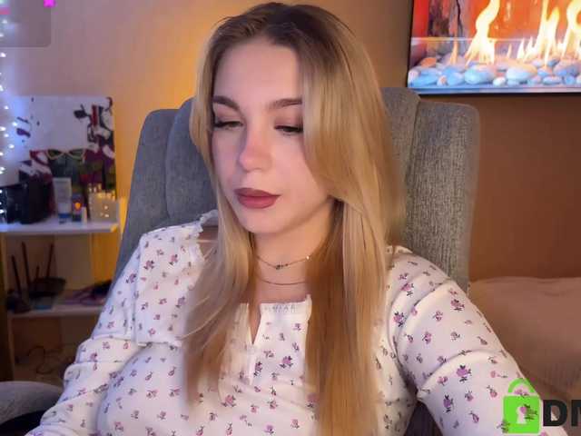 maksisisia's BongaCams show and profile