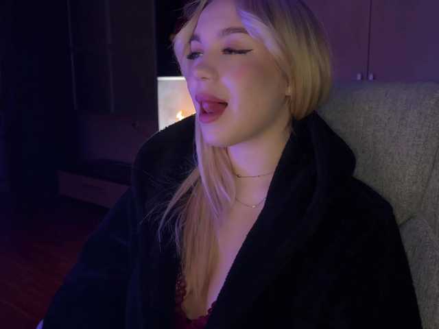 maksisisia's BongaCams show and profile