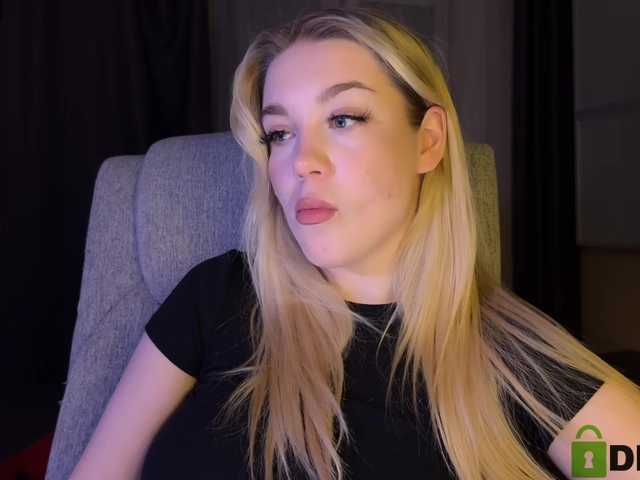 maksisisia's BongaCams show and profile