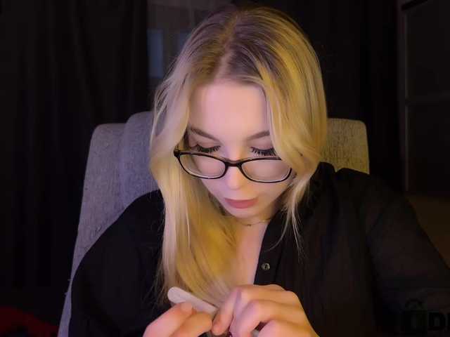 maksisisia's BongaCams show and profile