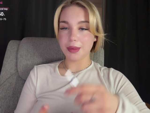 maksisisia's BongaCams show and profile