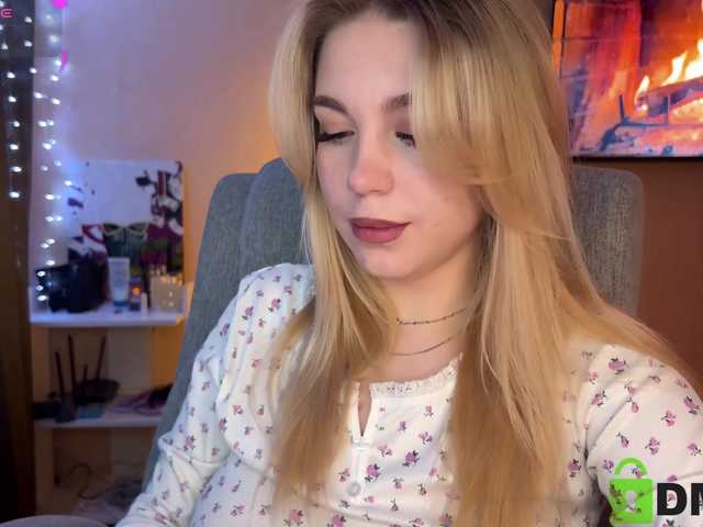 maksisisia's BongaCams show and profile