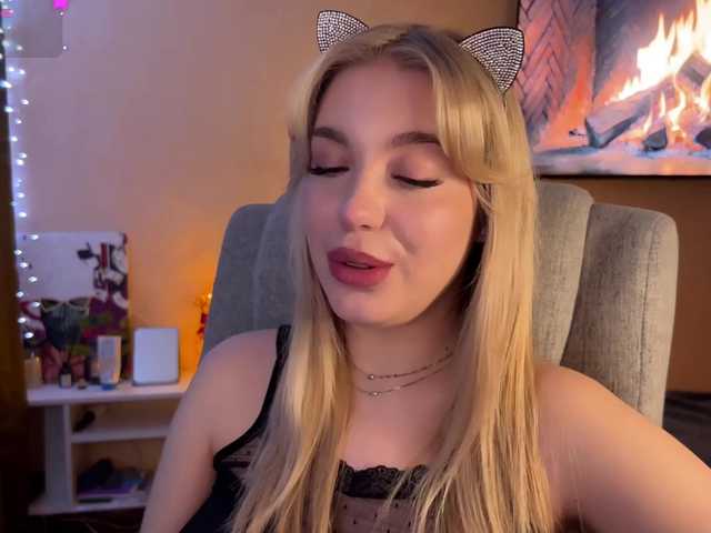 maksisisia's BongaCams show and profile