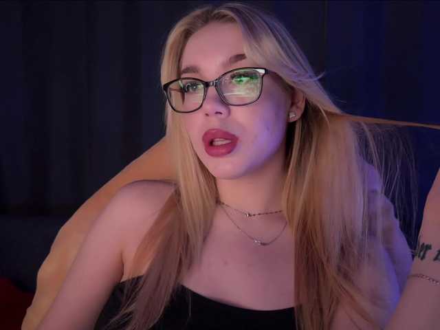 maksisisia's BongaCams show and profile