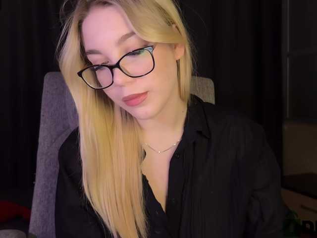 maksisisia's BongaCams show and profile