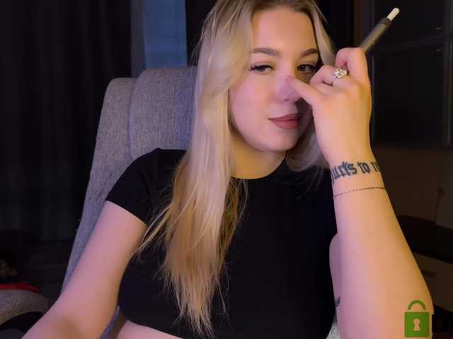 maksisisia's BongaCams show and profile