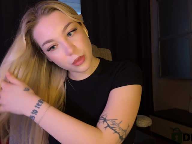 maksisisia's BongaCams show and profile