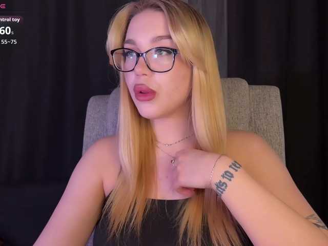 maksisisia's BongaCams show and profile