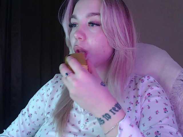 maksisisia's BongaCams show and profile