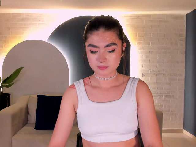 Offline LucyWeiss on BongaCams