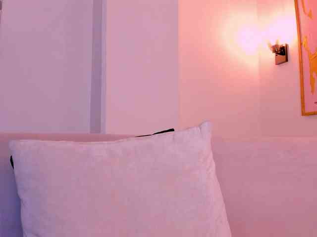 LucyWeiss webcam