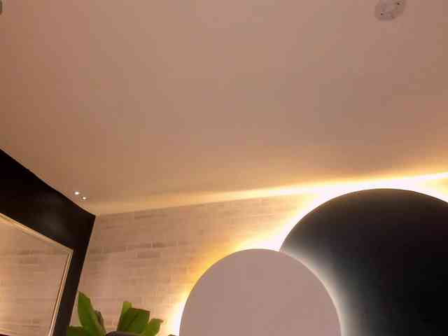 LucyWeiss webcam