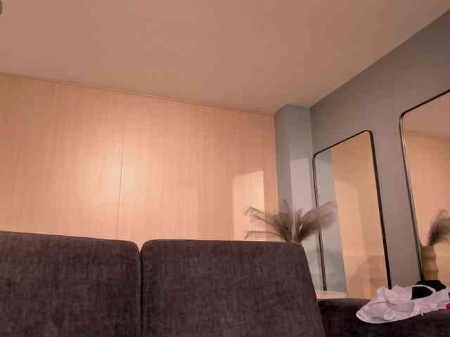 LucyWeiss webcam