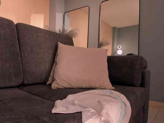 LucyWeiss webcam